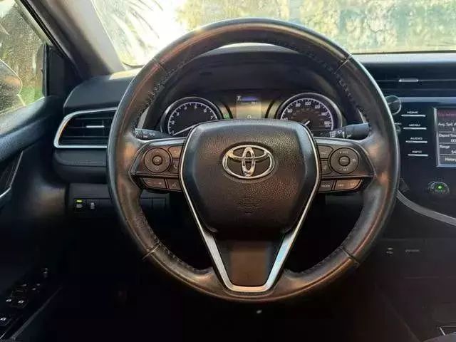 Vehicle image 18 of 31
