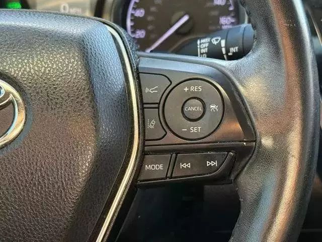 Vehicle image 24 of 31