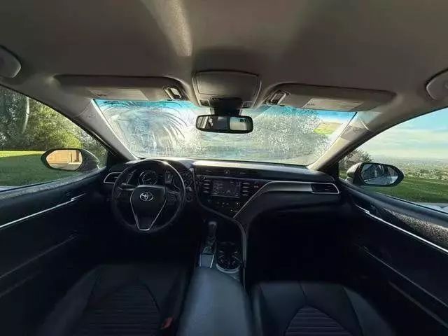 Vehicle image 15 of 31