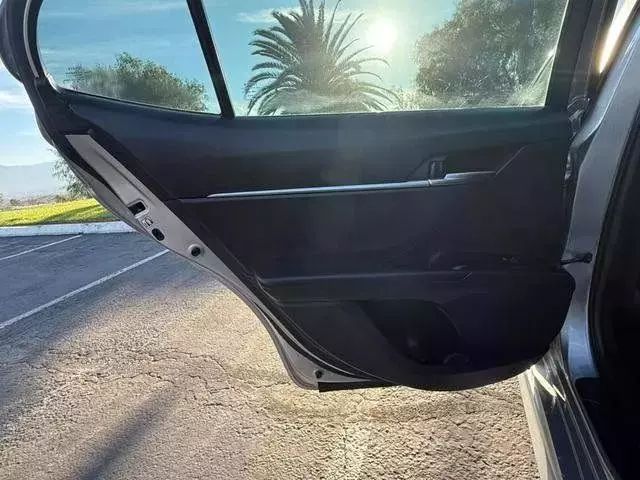 Vehicle image 12 of 31