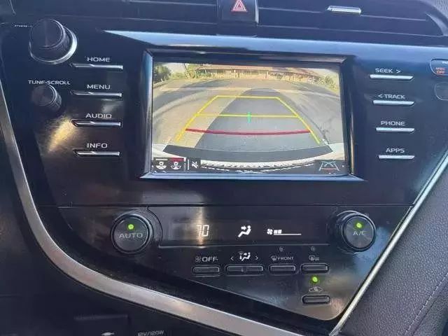 Vehicle image 26 of 31