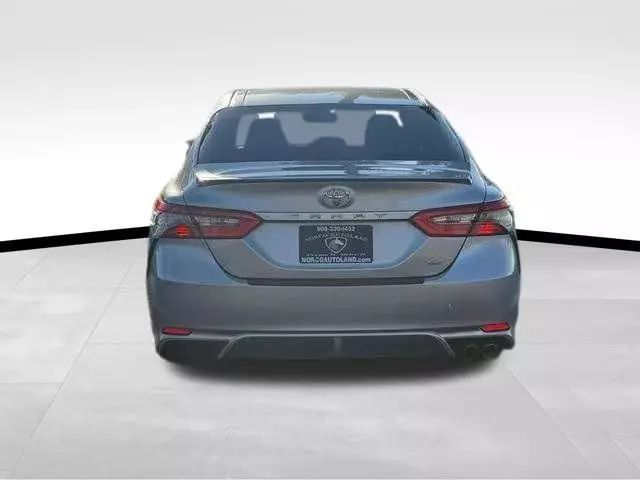 Vehicle image 4 of 31