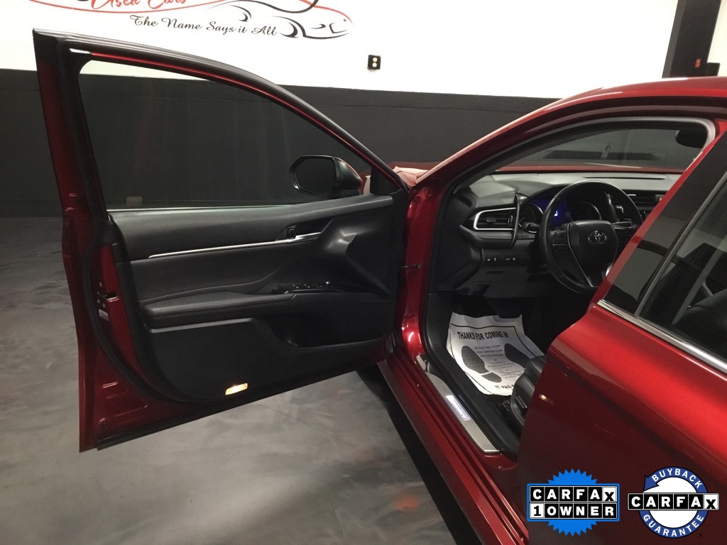 Vehicle image 21 of 50