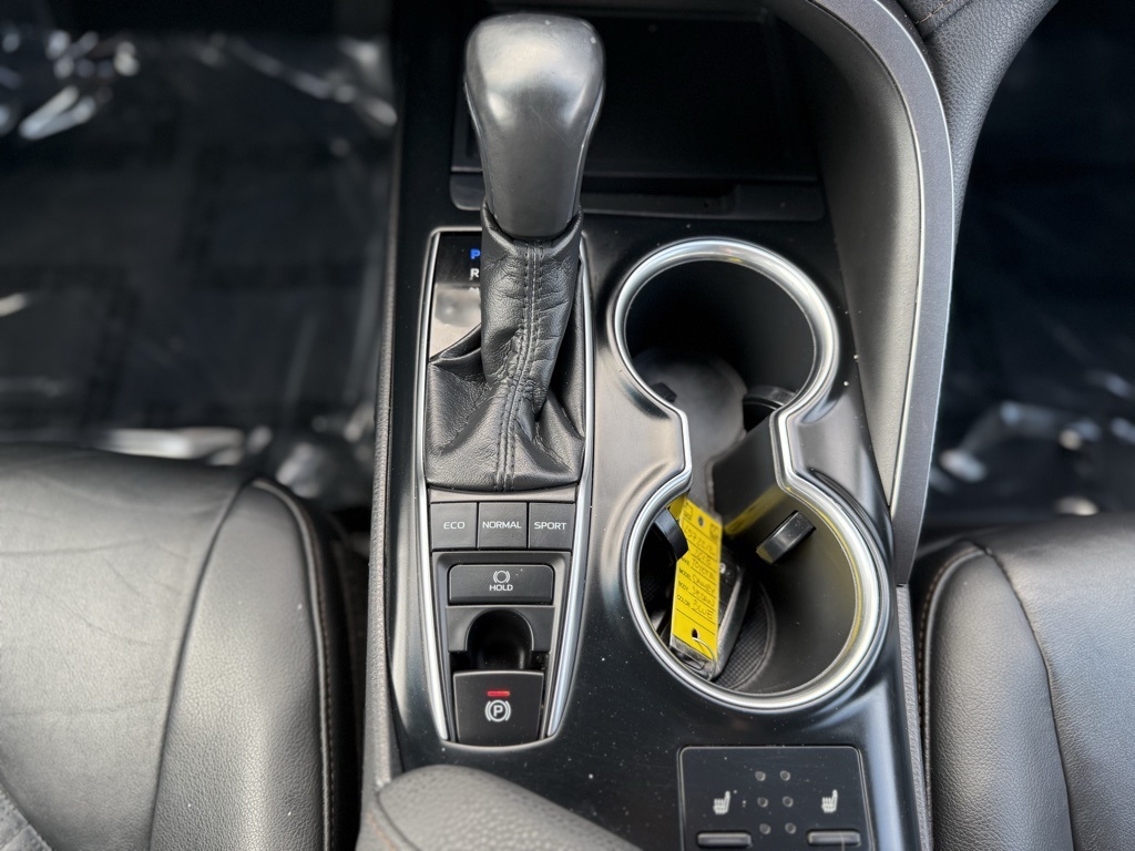 Vehicle image 23 of 28