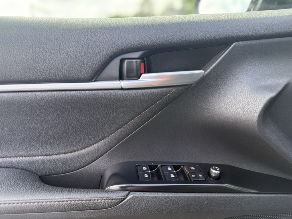 Vehicle image 9 of 28