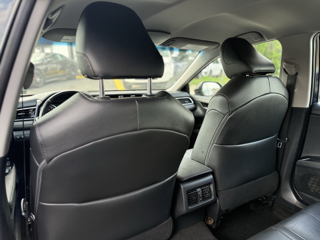 Vehicle image 19 of 28