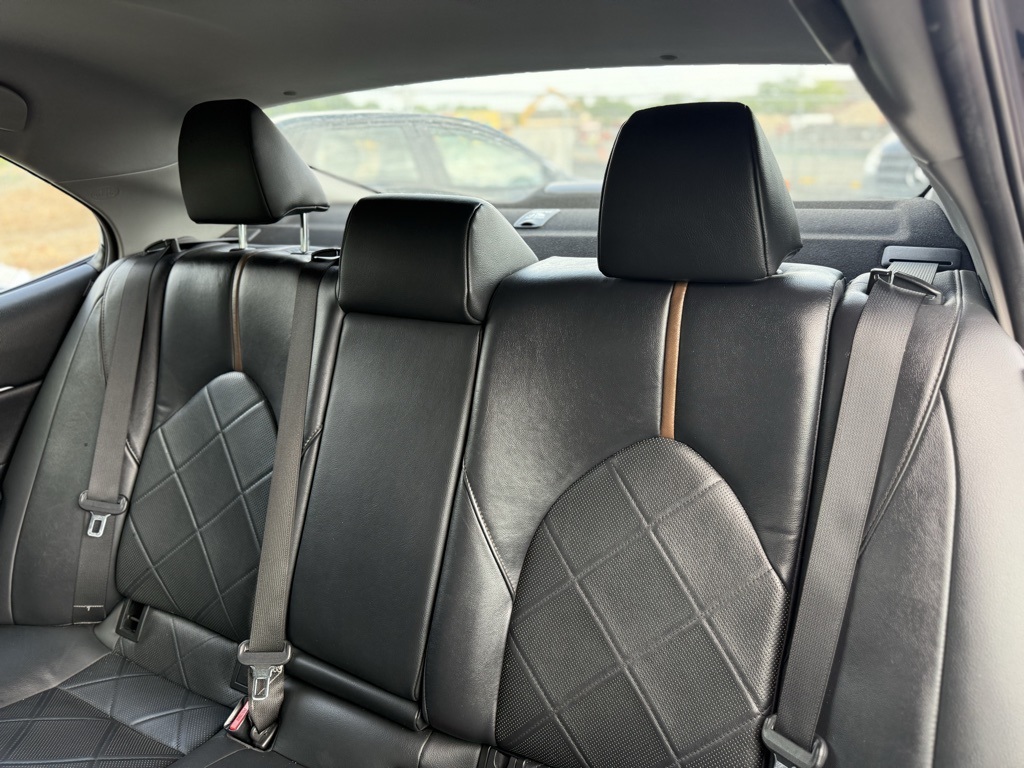 Vehicle image 15 of 28