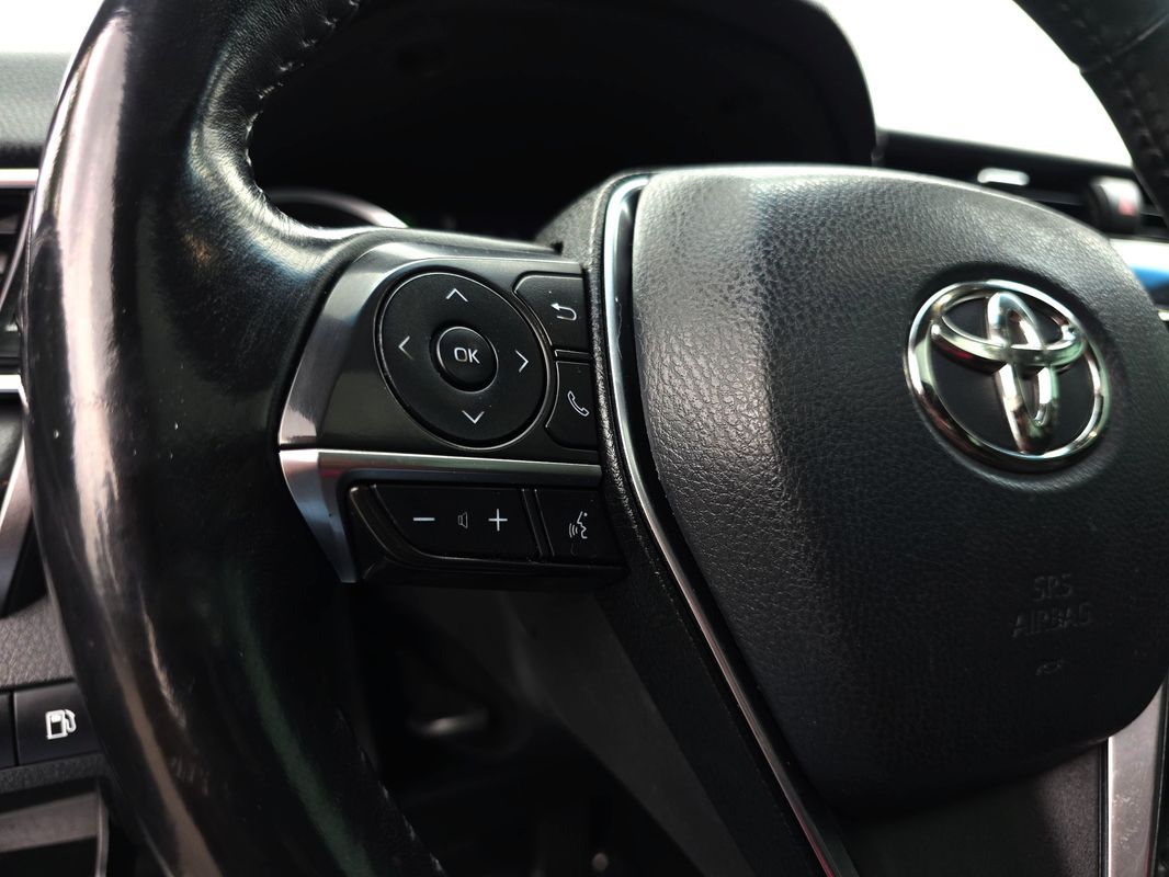 Vehicle image 14 of 43
