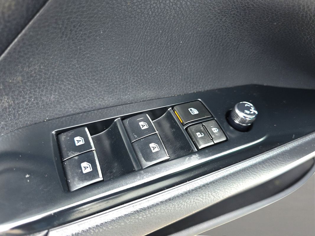 Vehicle image 25 of 43