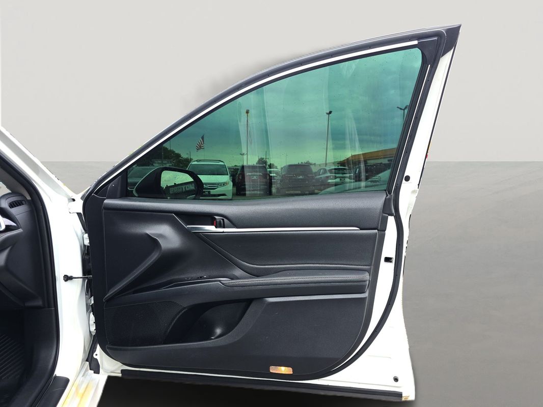 Vehicle image 38 of 43