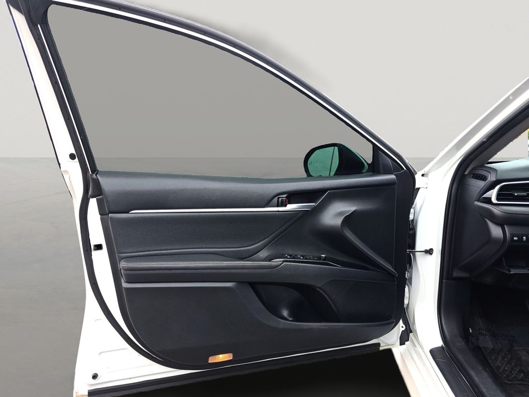 Vehicle image 33 of 43