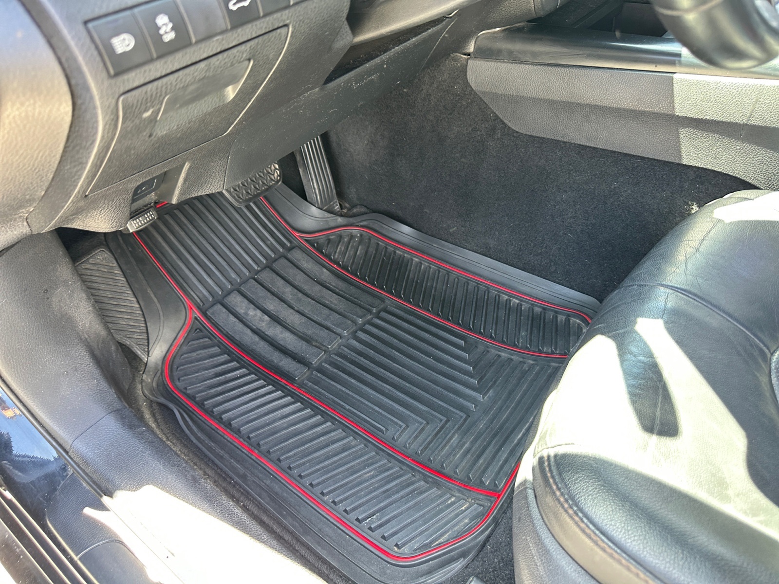 Vehicle image 25 of 31