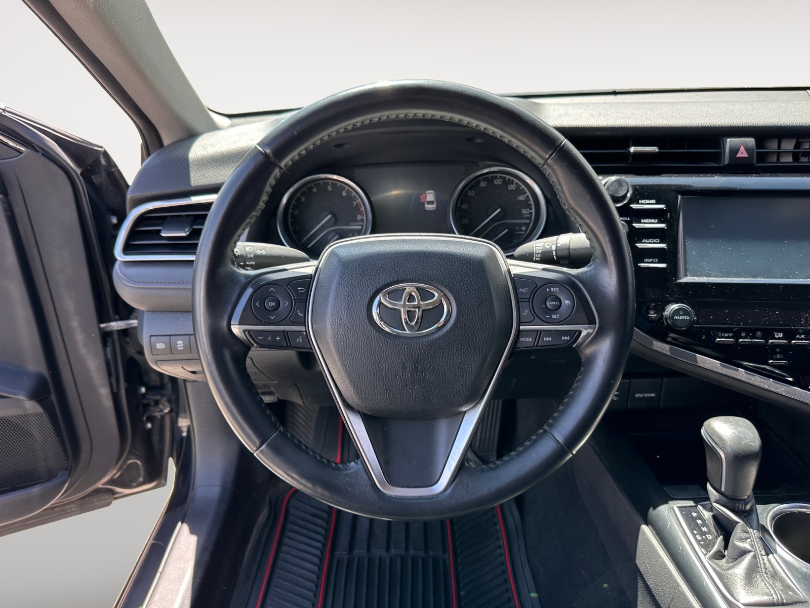 Vehicle image 14 of 31