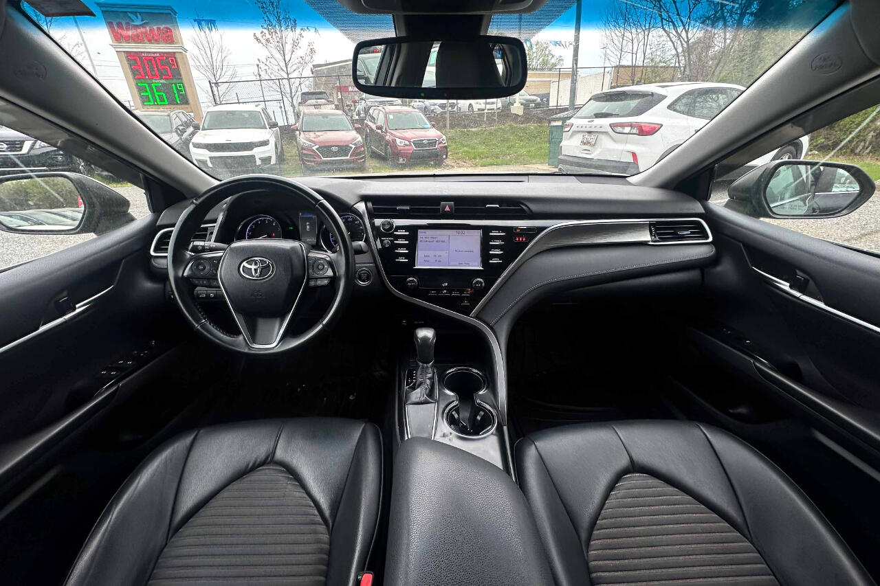 Vehicle image 11 of 24
