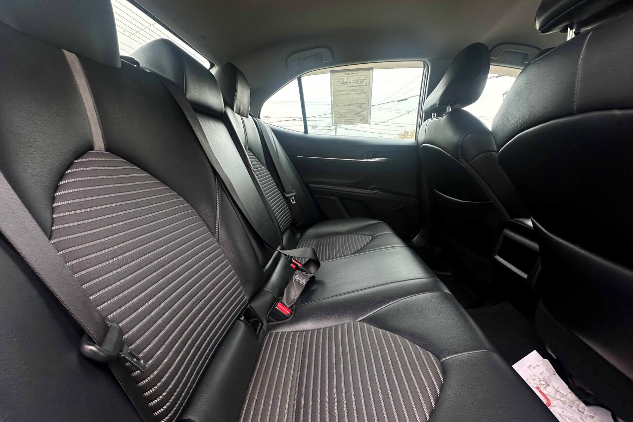 Vehicle image 23 of 24