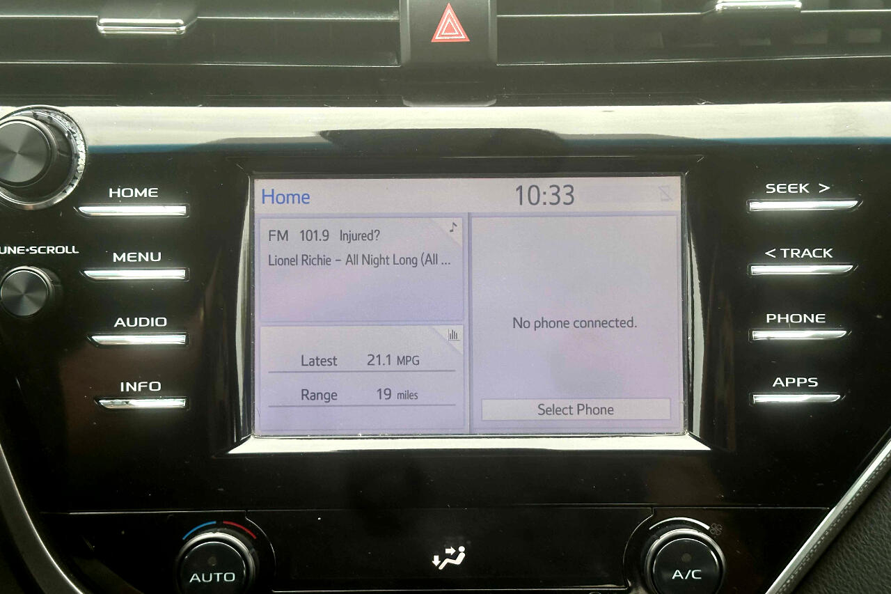 Vehicle image 17 of 24