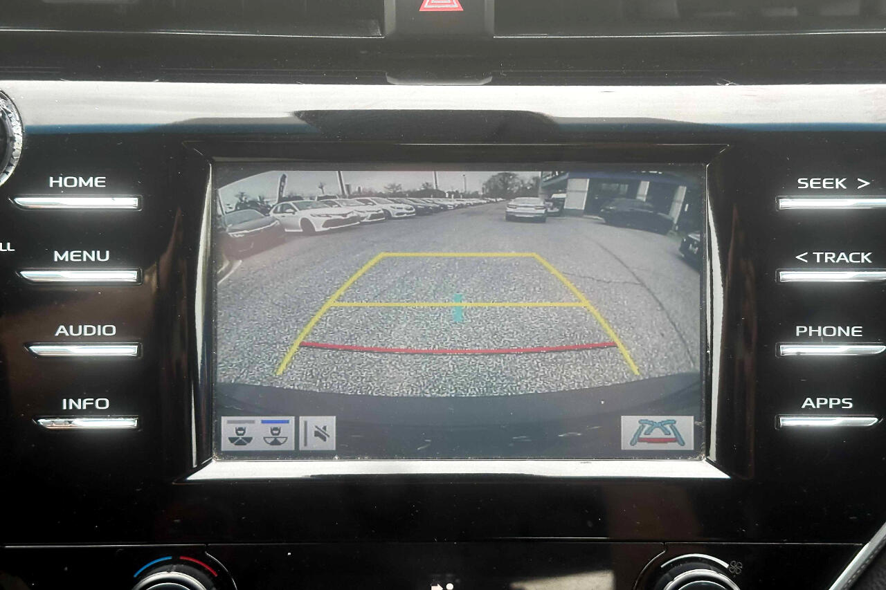 Vehicle image 18 of 24