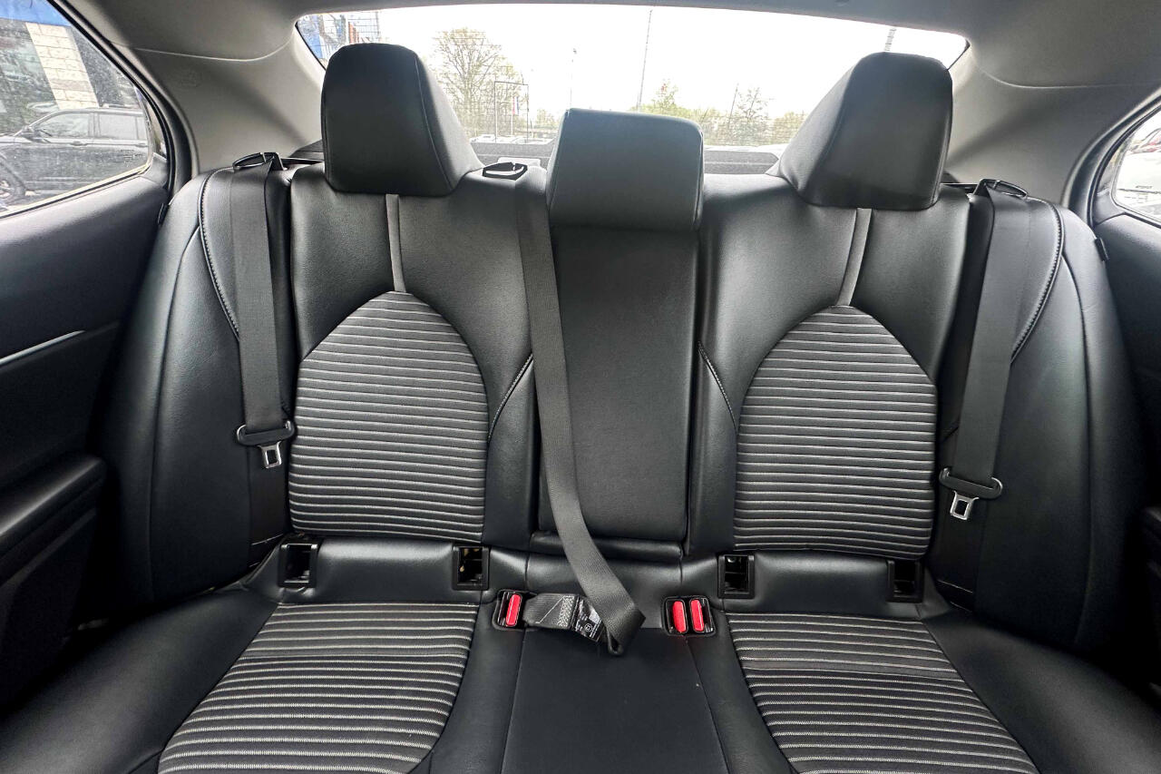 Vehicle image 22 of 24