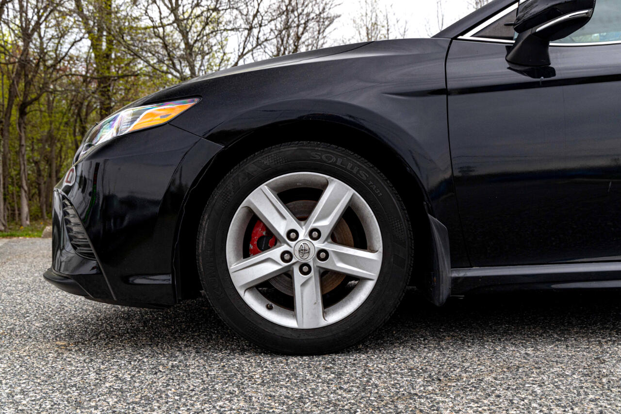 Vehicle image 10 of 24