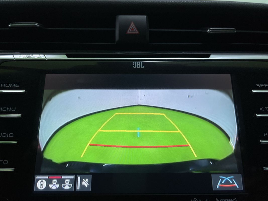 Vehicle image 21 of 29