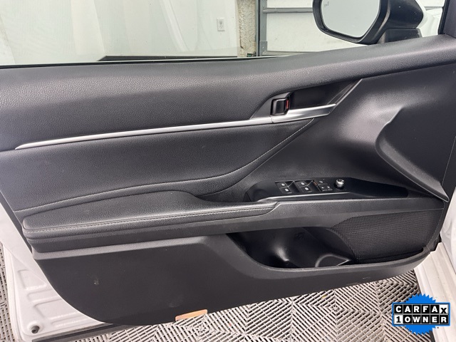 Vehicle image 19 of 30