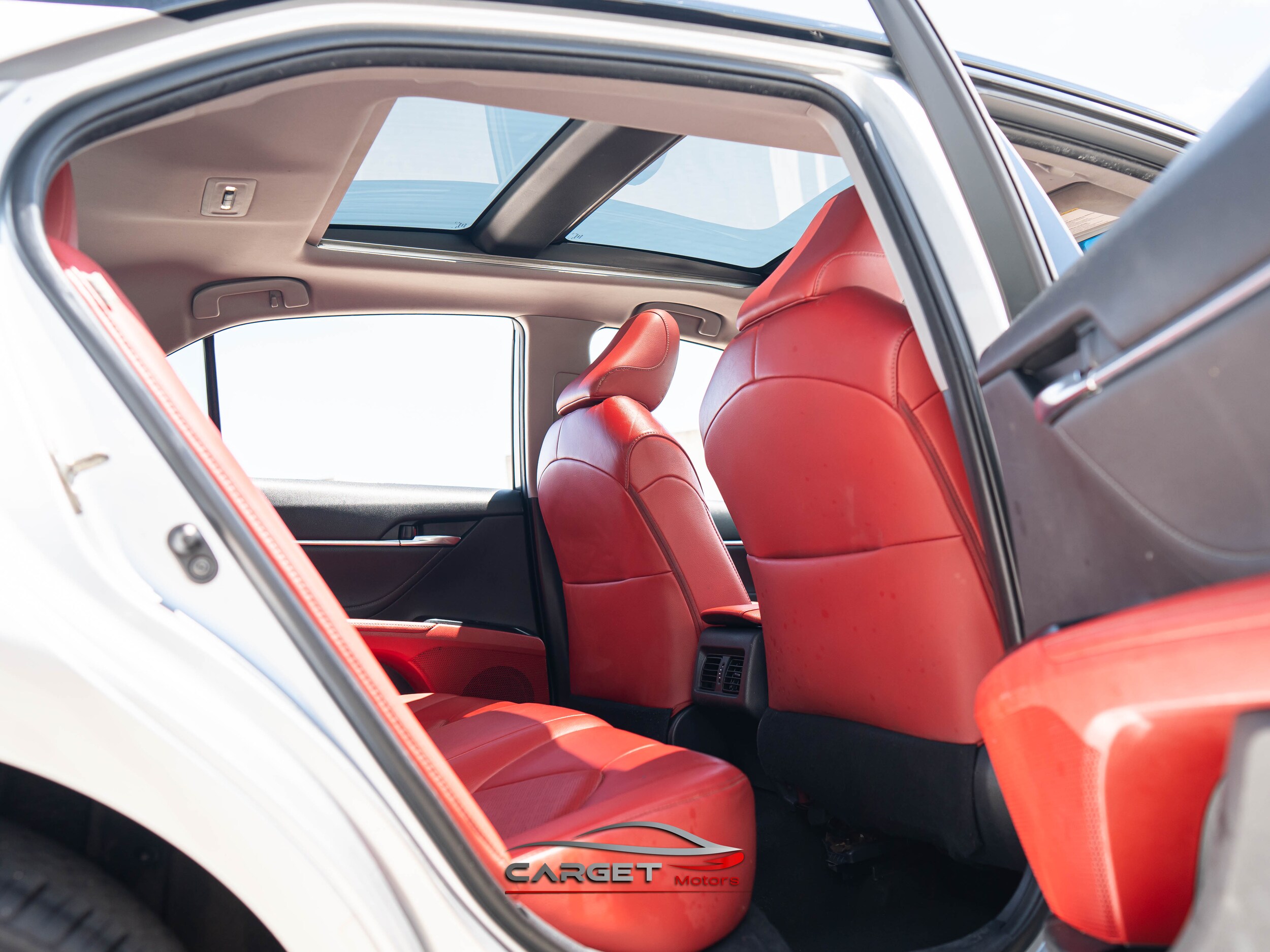 Vehicle image 17 of 48