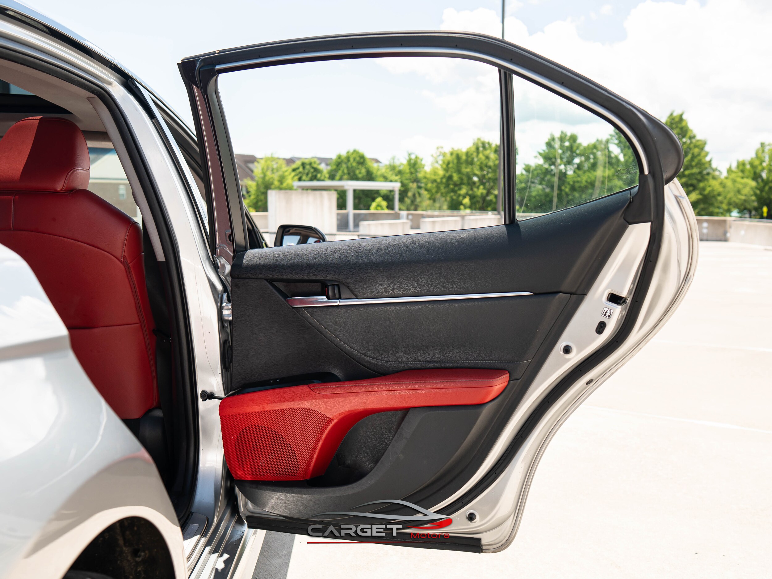 Vehicle image 41 of 48