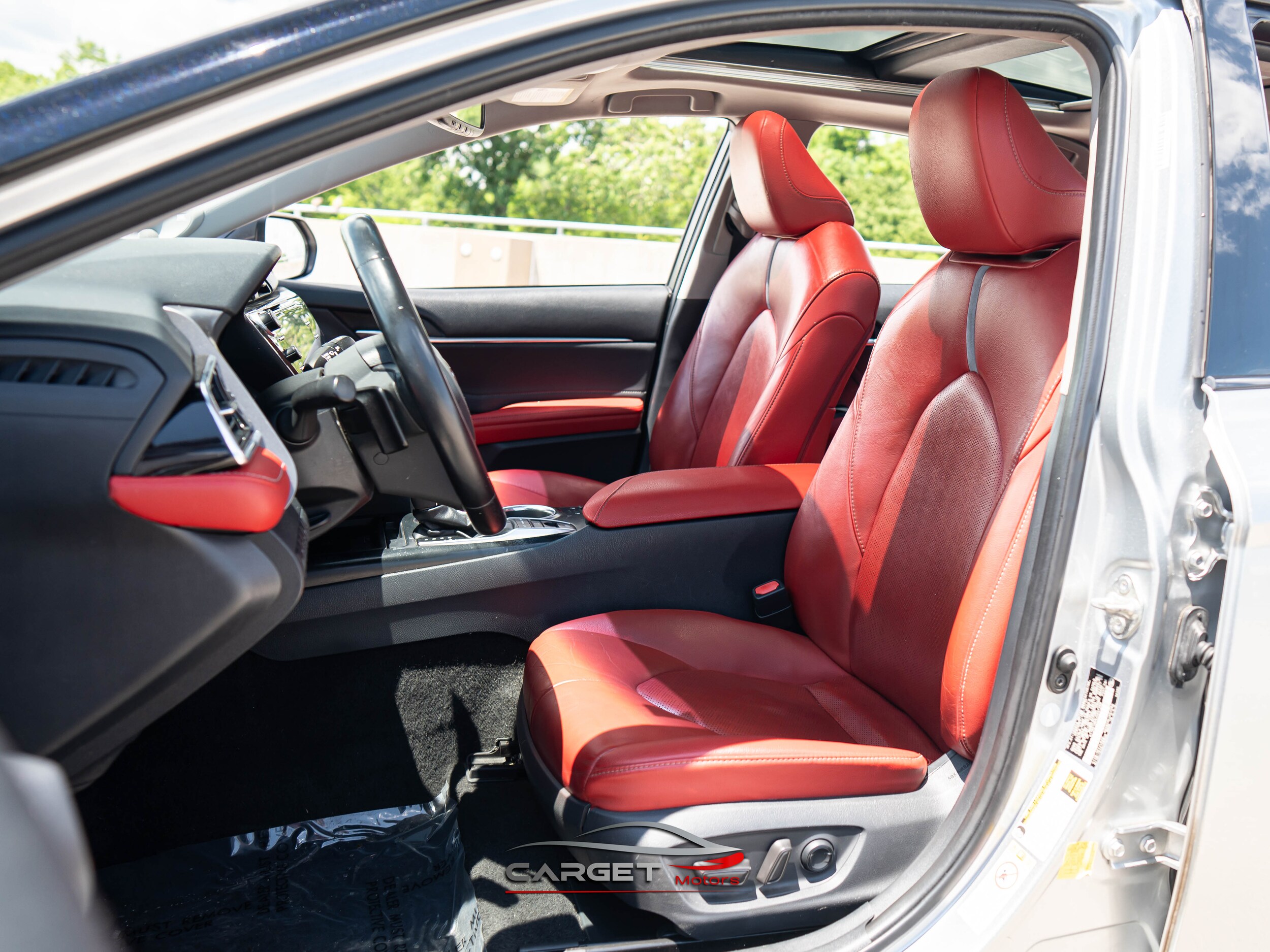 Vehicle image 14 of 48