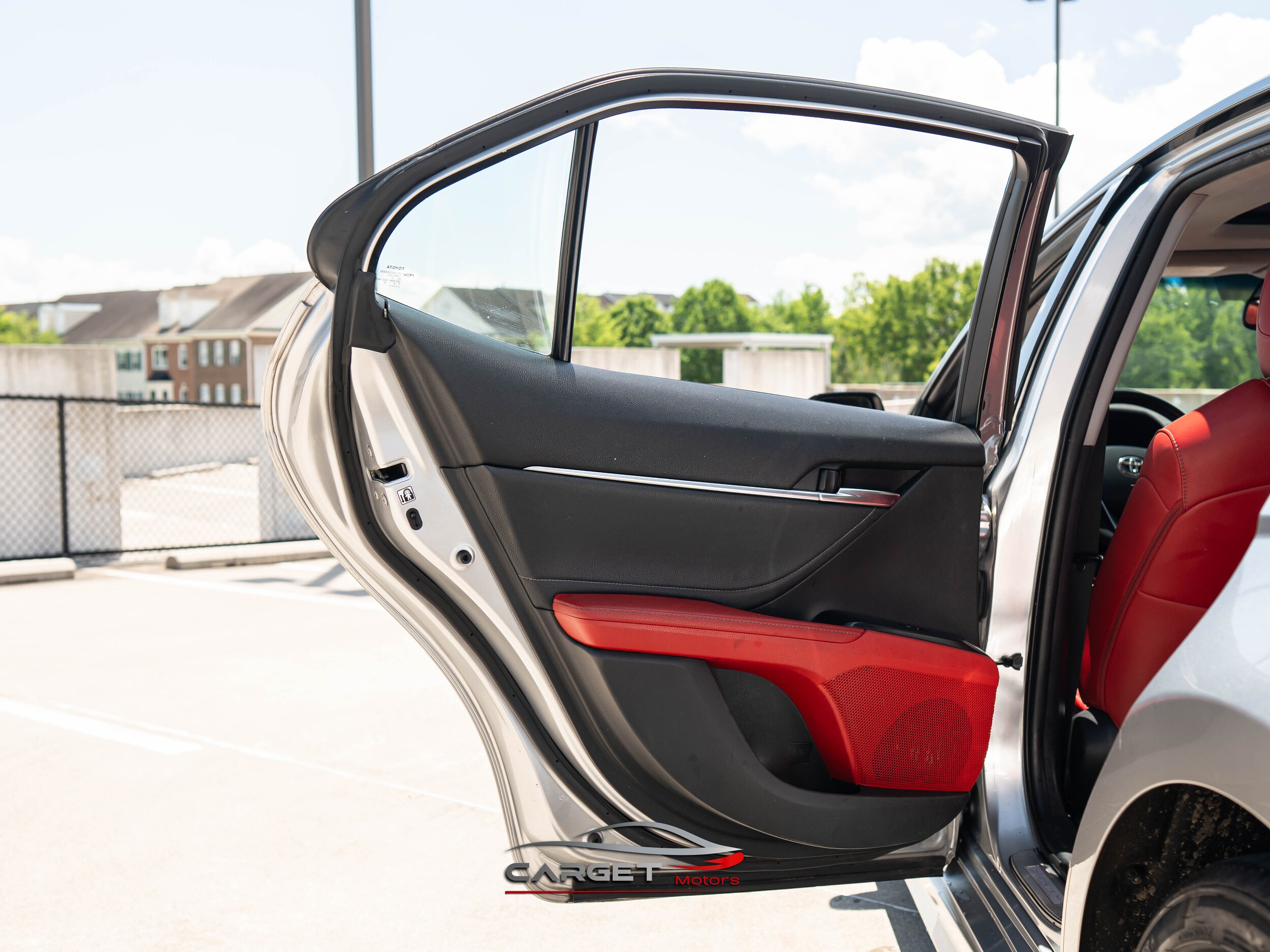 Vehicle image 40 of 48