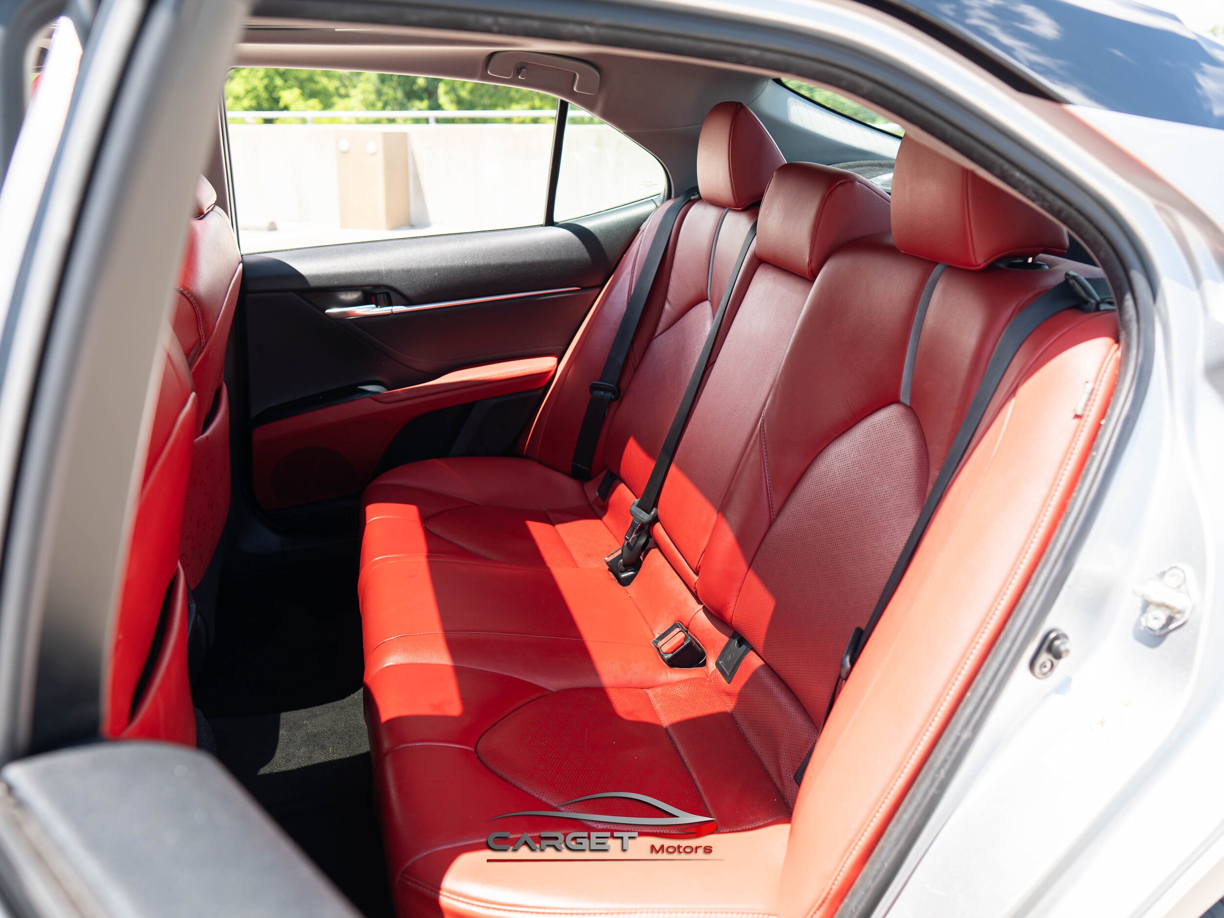 Vehicle image 18 of 48