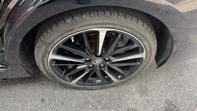 Vehicle image 15 of 30
