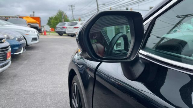 Vehicle image 16 of 30