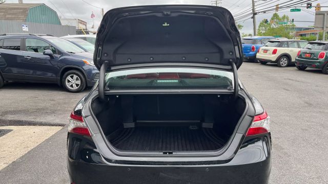 Vehicle image 12 of 30