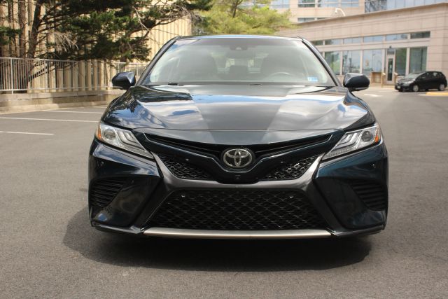 2018 Toyota Camry XSE V6 Image 2 of 35