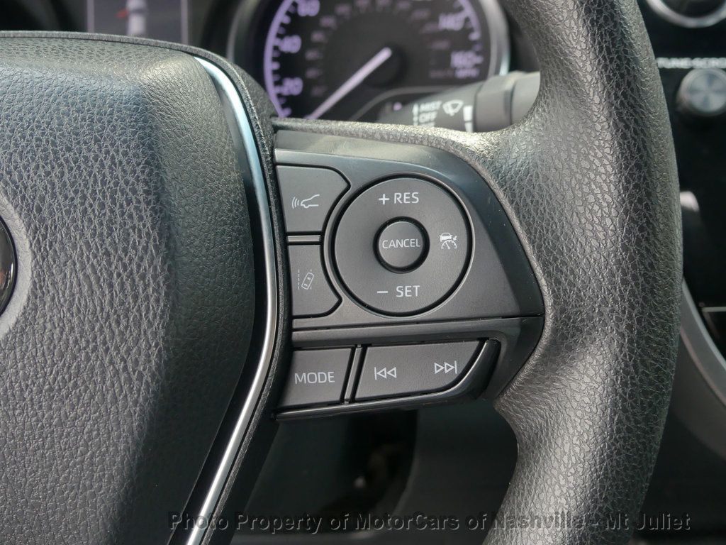 Vehicle image 33 of 46