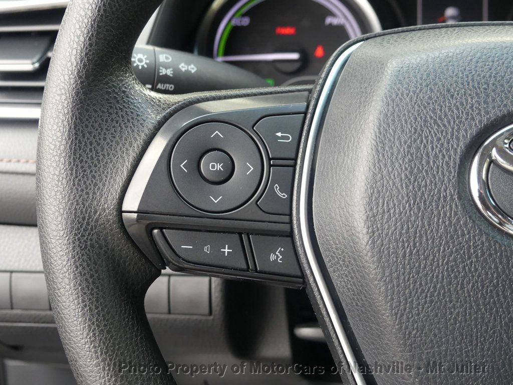 Vehicle image 32 of 46