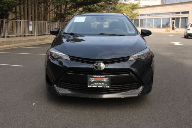 2018 Toyota Corolla LE Image 2 of 33