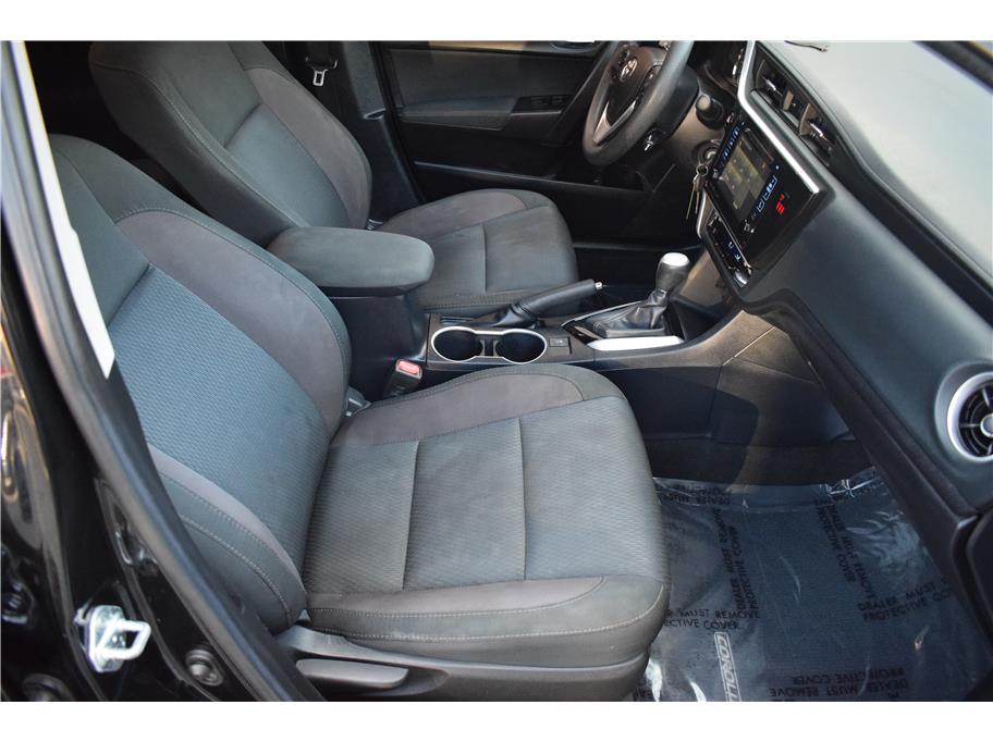 Vehicle image 27 of 31