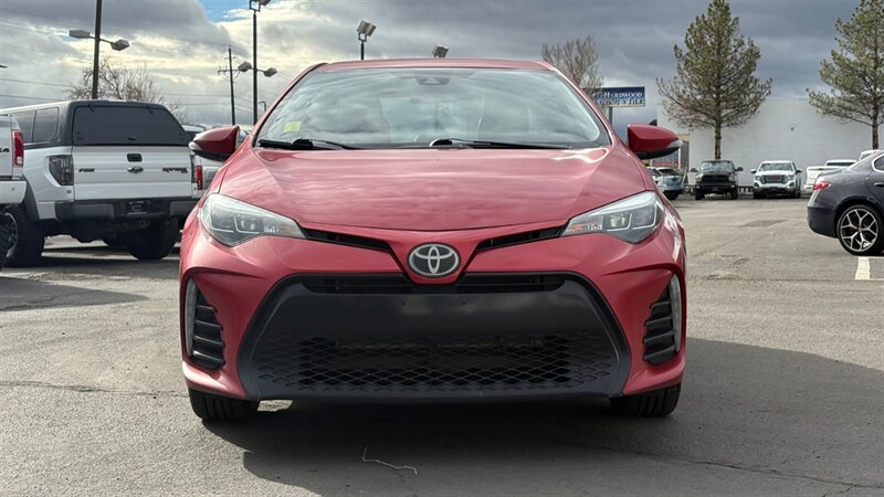 2018 Toyota Corolla SE Image 2 of 20
