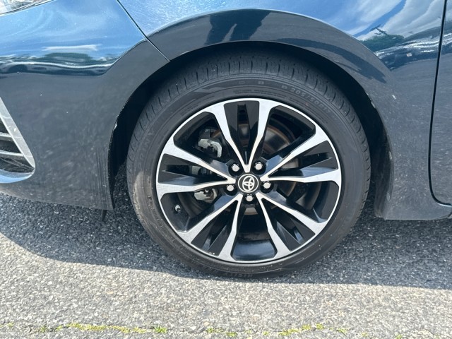 Vehicle image 10 of 31
