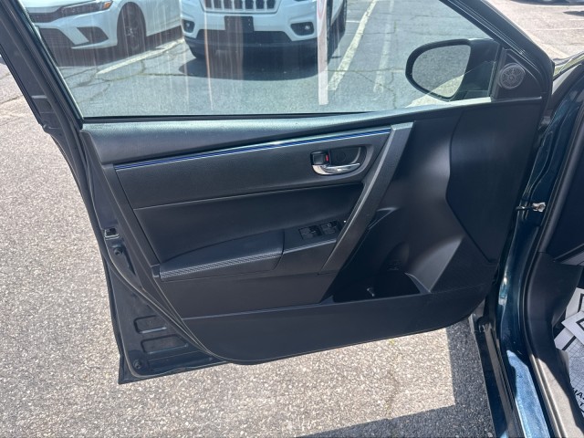 Vehicle image 14 of 31