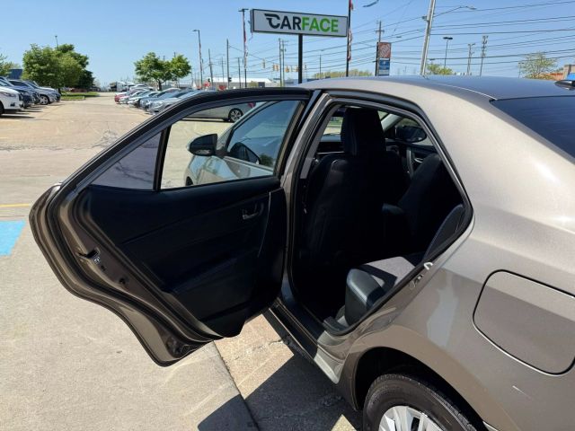 Vehicle image 19 of 48