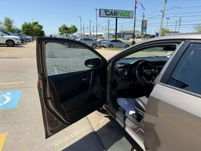 Vehicle image 17 of 48