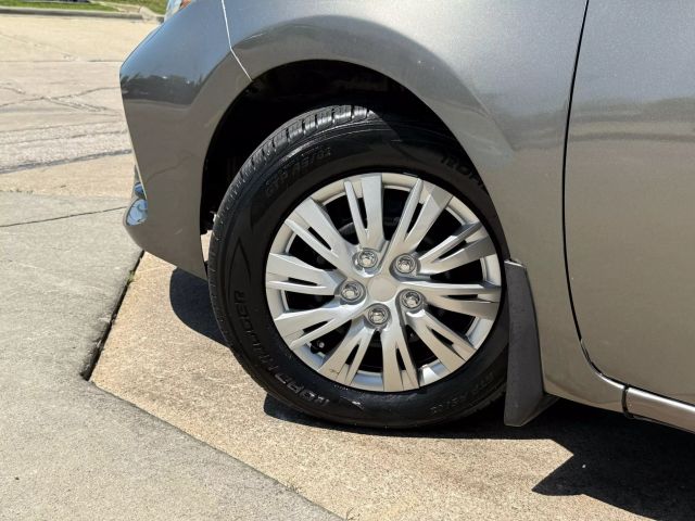Vehicle image 42 of 48
