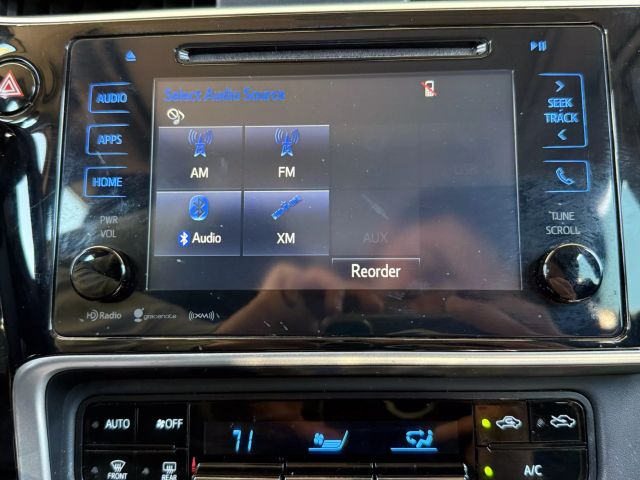 Vehicle image 32 of 48