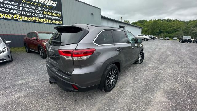 Vehicle image 5 of 50