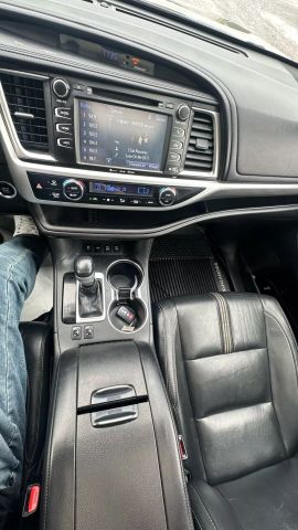 Vehicle image 26 of 50