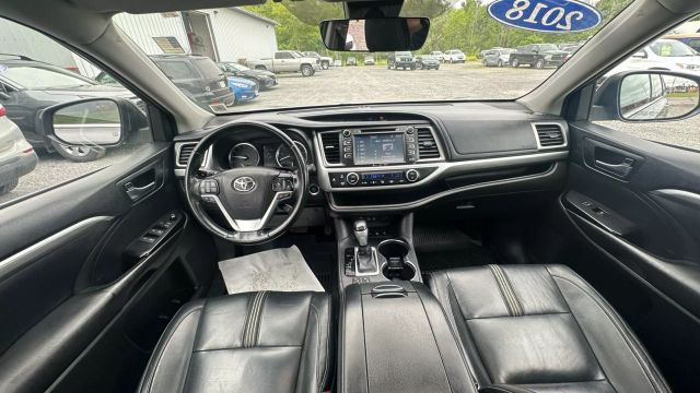 Vehicle image 22 of 50