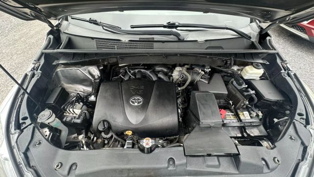Vehicle image 8 of 50