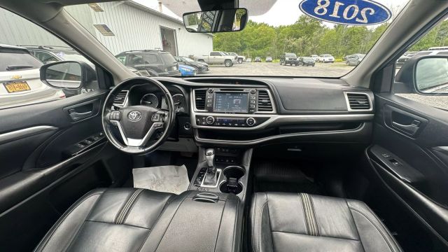 Vehicle image 21 of 50